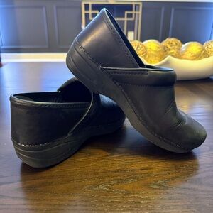 Women’s Black Dansko XP 2.0 Clog Waterproof Leather - Size 8.5-9 US 39 EU